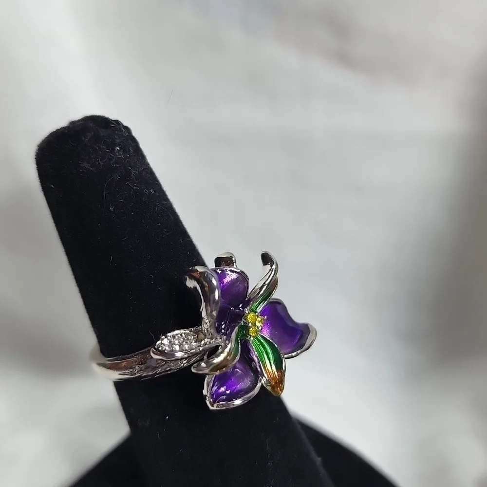 🎄NWOT STERLING SILVER FLOWER RING🎄